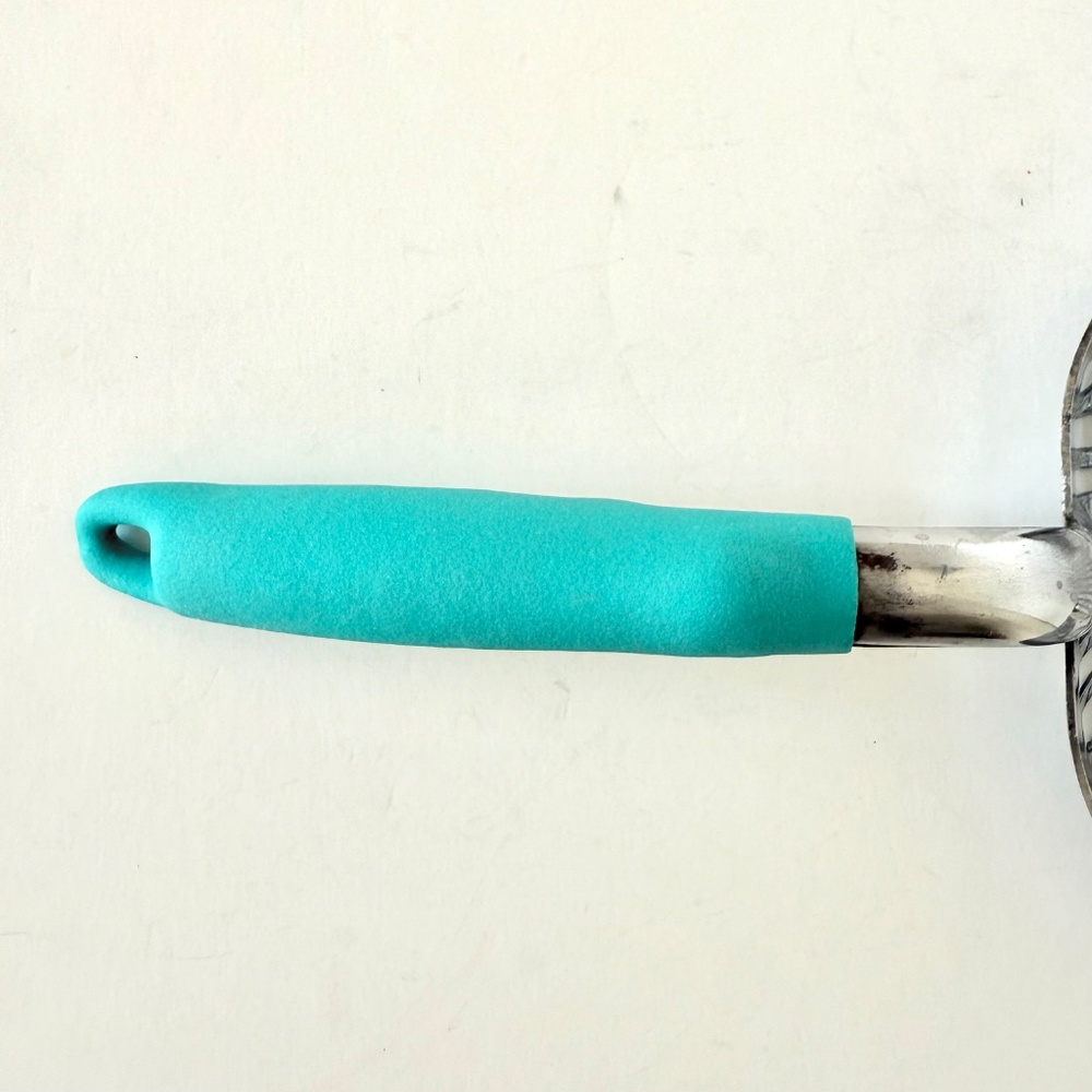 DuraScoop Metal Cat Litter Scoop with Teal Handle - Picture 7 of 10